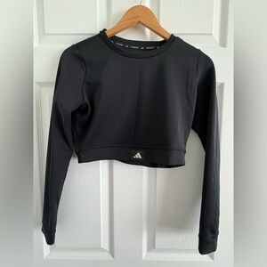 Size medium Adidas SPORTS CLUB LONG SLEEVE CROP TEE